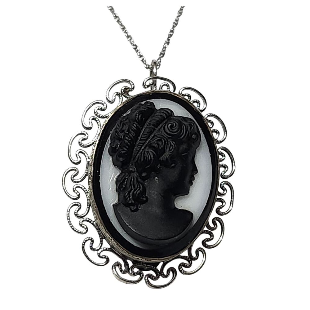 Vintage 1960s Sorrento Sterling Silver Black  White Glass Cameo Pendant Necklace